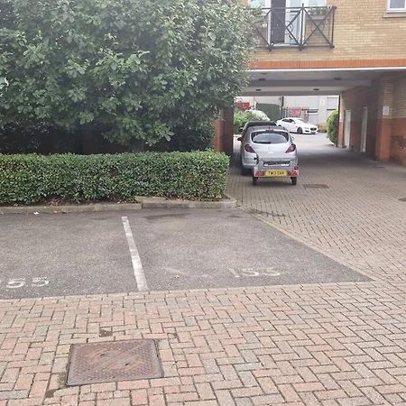 Greenhithe Cosy Apartment, Netflix And Sport Channels エクステリア 写真