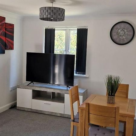 Greenhithe Cosy Apartment, Netflix And Sport Channels エクステリア 写真
