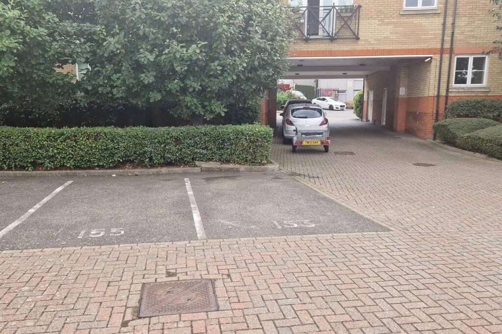 Greenhithe Cosy Apartment, Netflix And Sport Channels エクステリア 写真