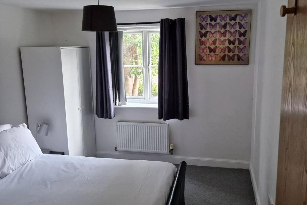 Greenhithe Cosy Apartment, Netflix And Sport Channels エクステリア 写真